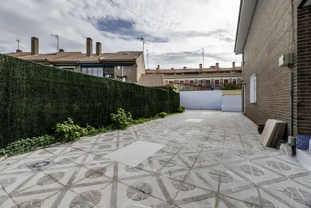 Outdoor patio with non-slip tiling